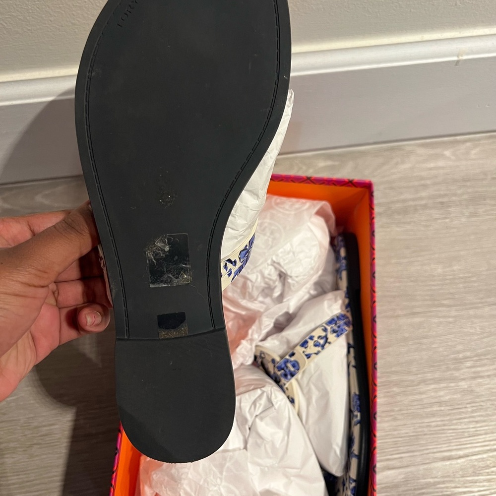 Tory Burch White & Blue Floral Logo Thong Sandal - Picture 3 of 8